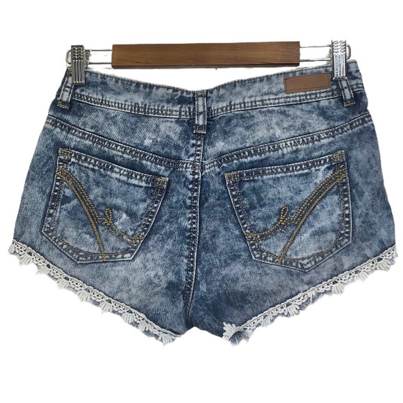 Harmony & Havoc Lace Embroidered Blue Acid Wash Distressed Denim Shorts NWOT - Picture 2 of 5